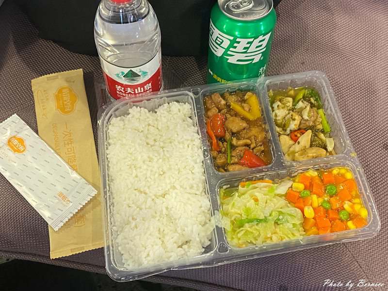 華航 X 五桐號 獨家聯名飲品與甜點~搭機小確幸 可愛包裝超吸睛 @Bernice的隨手筆記