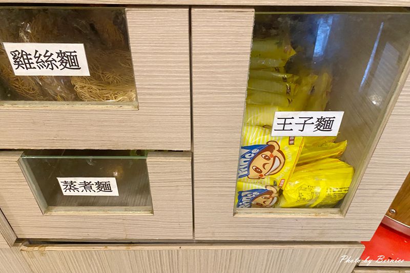 8鍋小火鍋-新穎時尚.沙崙店~多種湯頭 高CP值 經濟實惠吃到飽 @Bernice的隨手筆記