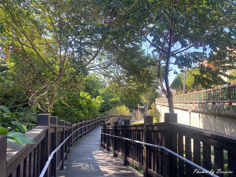 泉源公園泡腳池園區~北投第一座無料足湯 重新啟用 @Bernice的隨手筆記