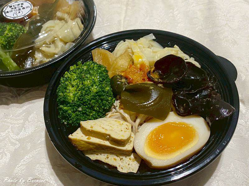 曹記鹽水雞.豪華雞肉飯~配菜種類超多雞肉嫩味道讚 @Bernice的隨手筆記