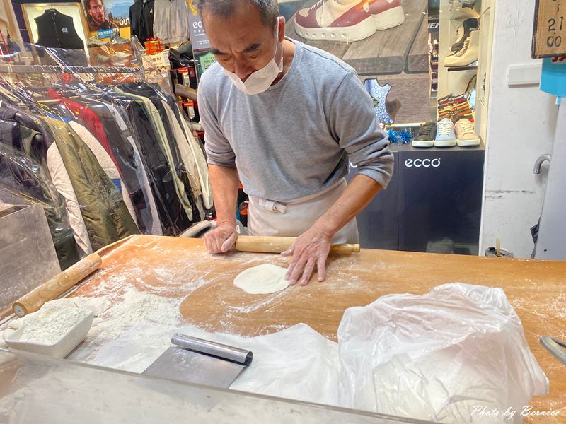 乾烙韭菜盒子~市場中的手工老味道 外酥內香不油膩 @Bernice的隨手筆記