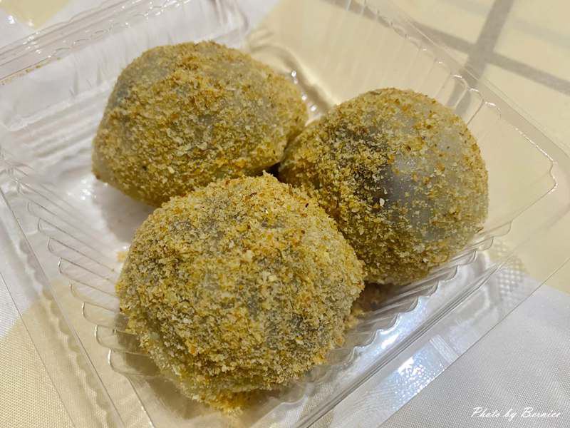 阿金客家麻糬~爆汁草莓葡萄水果系列 Q彈糯米與季節果香的完美邂逅 @Bernice的隨手筆記