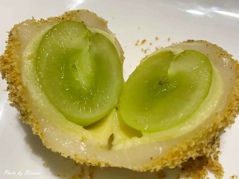 阿金客家麻糬~爆汁草莓葡萄水果系列 Q彈糯米與季節果香的完美邂逅 @Bernice的隨手筆記