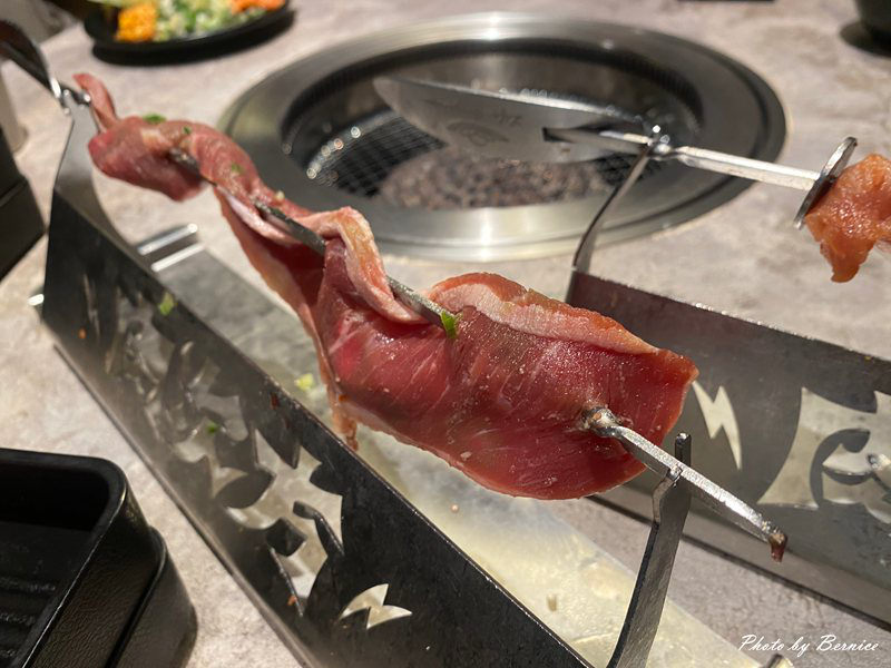 肉次方 燒肉放題台北峨眉店~進擊の肉 現切肋眼牛排爽爽吃 @Bernice的隨手筆記
