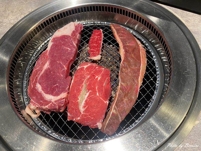 肉次方 燒肉放題台北峨眉店~進擊の肉 現切肋眼牛排爽爽吃 @Bernice的隨手筆記