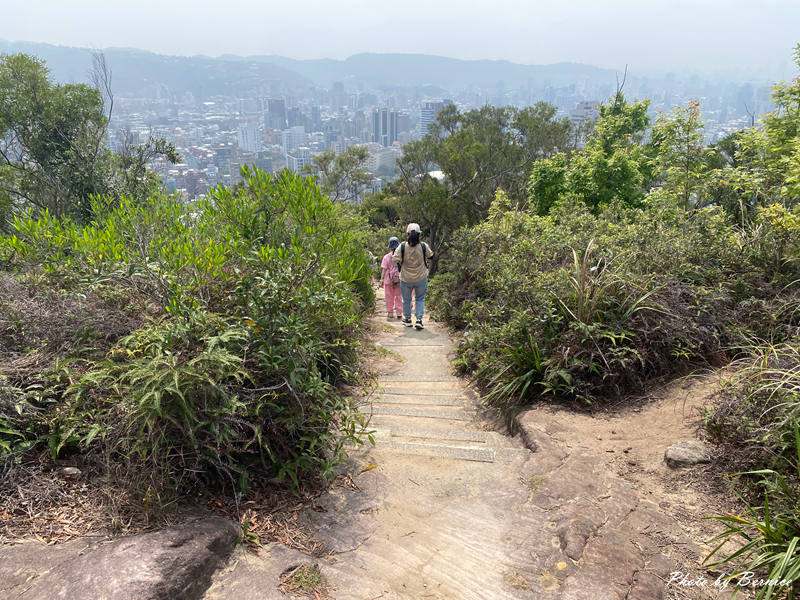 軍艦岩親山步道~遇見乘風破浪的陸上行舟 @Bernice的隨手筆記