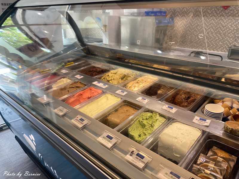 On the Road 義式手工冰淇淋專賣店~試吃到滿意再下手 @Bernice的隨手筆記