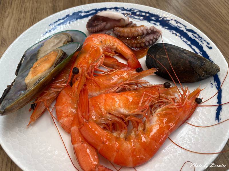 漢來海港天母SOGO店~肥美海鮮/生魚片/現切牛排/甜點一次滿足 @Bernice的隨手筆記
