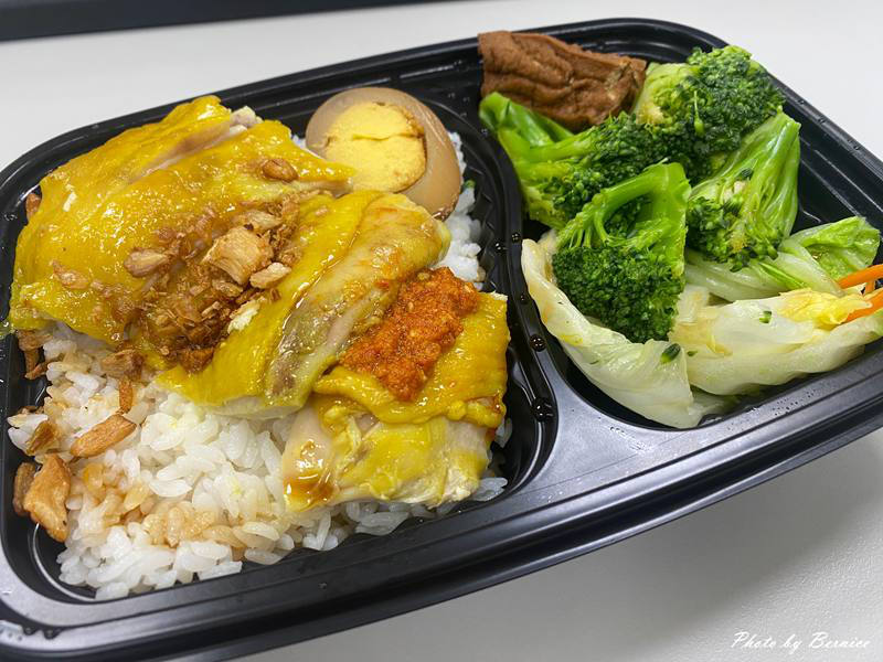 金菊雞肉飯北投店~紅蔥醬的濃香 海南雞的鮮嫩 在一碗飯裡遇見幸福 @Bernice的隨手筆記