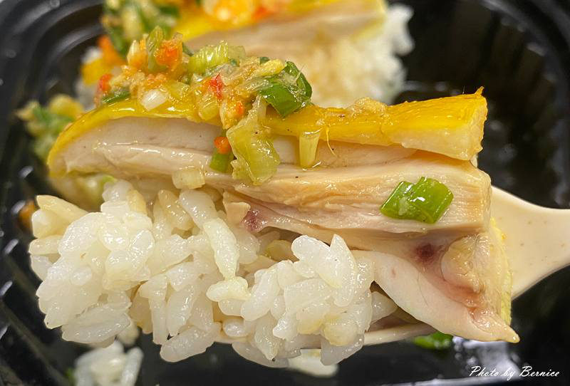 金菊雞肉飯北投店~紅蔥醬的濃香 海南雞的鮮嫩 在一碗飯裡遇見幸福 @Bernice的隨手筆記