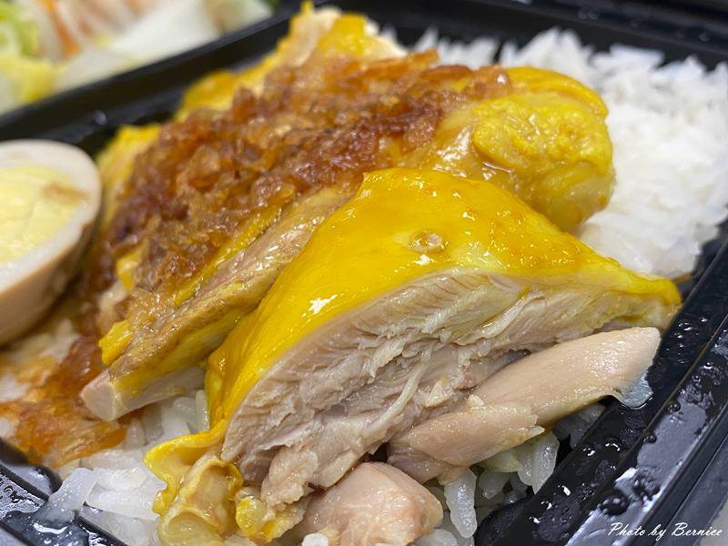 金菊雞肉飯北投店~紅蔥醬的濃香 海南雞的鮮嫩 在一碗飯裡遇見幸福 @Bernice的隨手筆記
