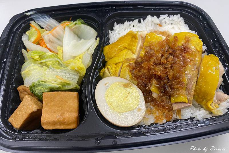 金菊雞肉飯北投店~紅蔥醬的濃香 海南雞的鮮嫩 在一碗飯裡遇見幸福 @Bernice的隨手筆記