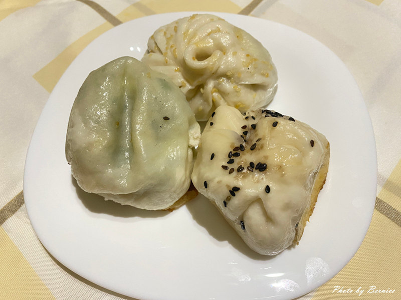 黃家班脆皮水煎包~金黃酥脆一口爆香 內湖超高人氣小吃 @Bernice的隨手筆記