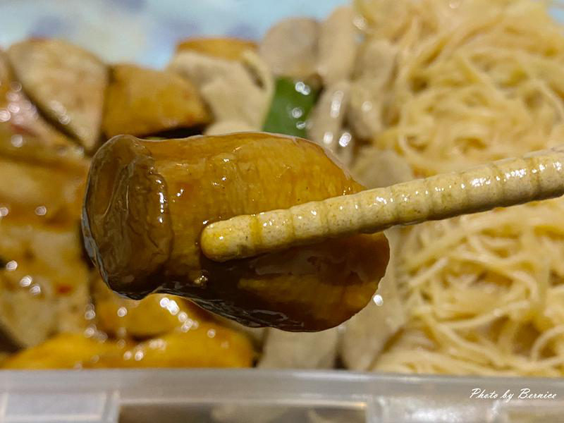 阿何師快炒~藏在市場裡的熟悉鑊氣 一桌熱炒吃見台灣味 @Bernice的隨手筆記