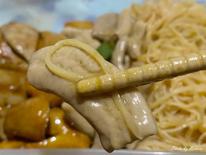 阿何師快炒~藏在市場裡的熟悉鑊氣 一桌熱炒吃見台灣味 @Bernice的隨手筆記