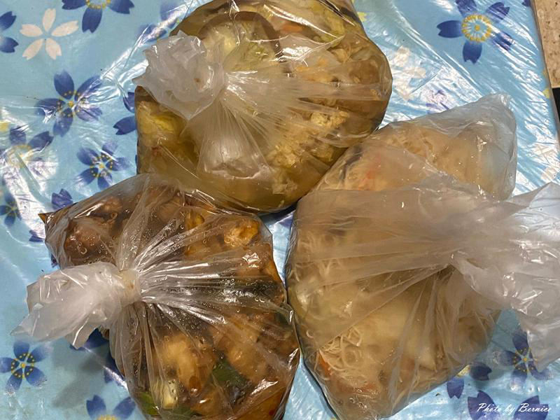阿何師快炒~藏在市場裡的熟悉鑊氣 一桌熱炒吃見台灣味 @Bernice的隨手筆記