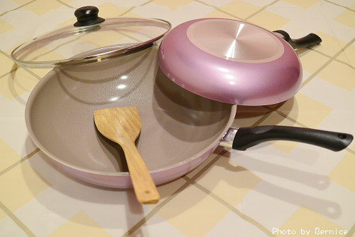 【Mama Cook】香檳紫陶瓷不沾鍋具組~炒鍋+平底鍋 @Bernice的隨手筆記