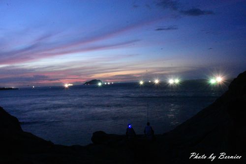 燈火漁業~海上燈火將夏夜東北角變得如白日般閃耀 @Bernice的隨手筆記