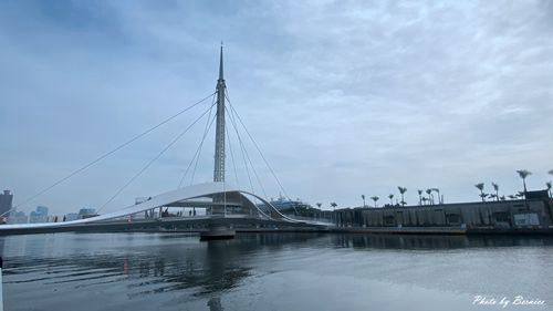 大港橋~全台首座水平旋轉景觀橋樑亦是亞洲最長的跨港旋轉橋 @Bernice的隨手筆記