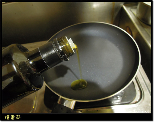 燴香菇~冷壓初榨橄欖油更添香菇風味 @Bernice的隨手筆記